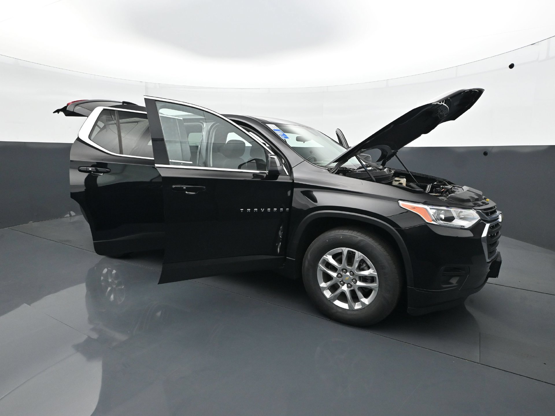 Used 2021 Chevrolet Traverse LS AWD/4WD image 35
