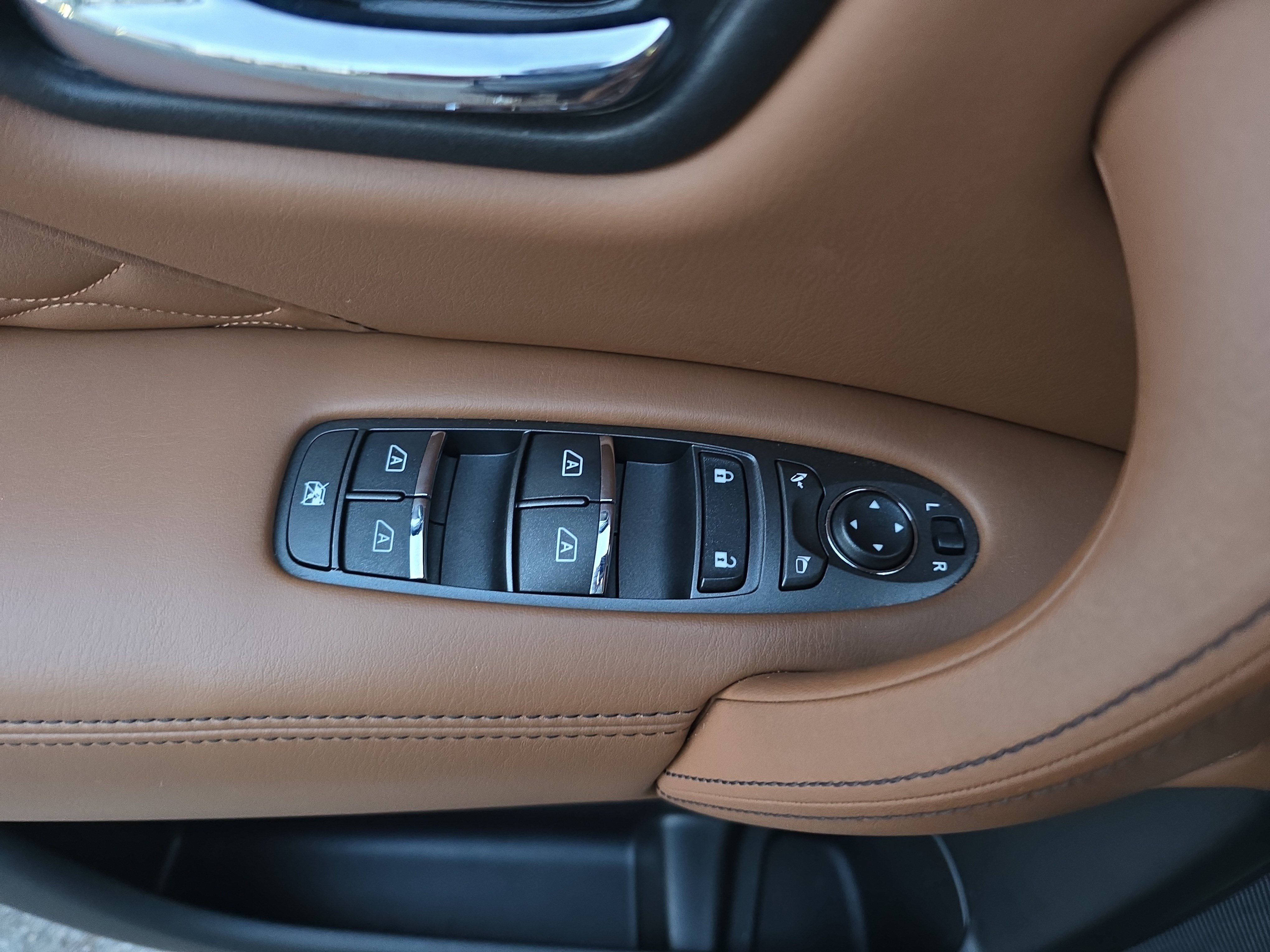 Used 2024 INFINITI QX80 Sensory w/ All-Season Package AWD/4WD image 28