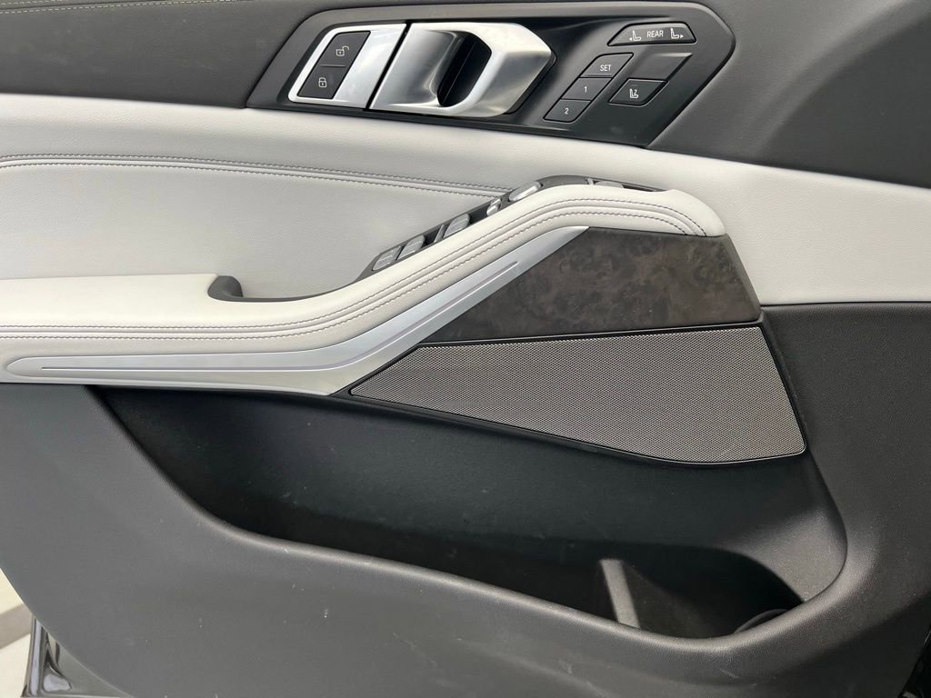 Certified 2024 BMW X7 xDrive40i w/ Premium Package image 22