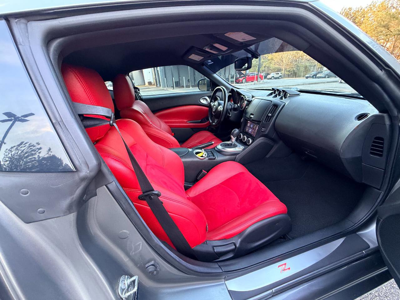Used 2011 Nissan 370Z Touring w/ Sport Pkg RWD image 9