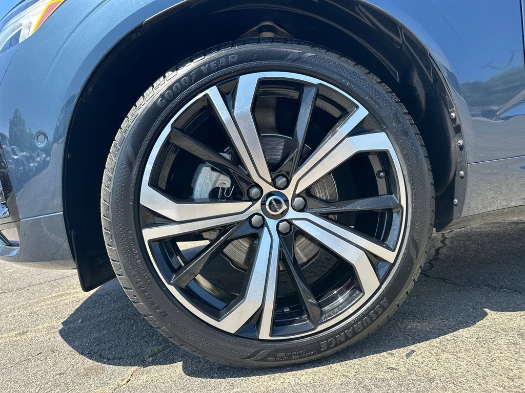 Used 2024 Volvo XC60 B5 Ultimate w/ Protection Package Premier AWD/4WD image 12