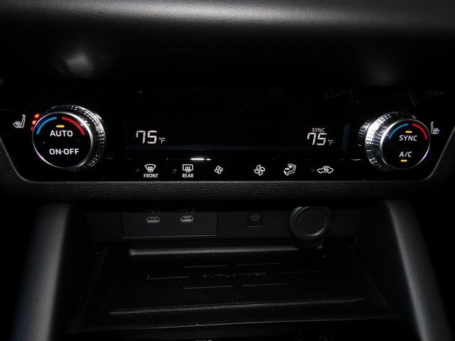 New 2025 Mitsubishi Outlander SE image 24