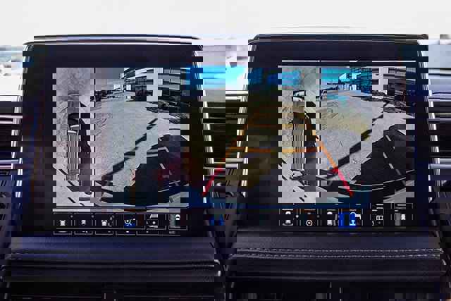 Used 2023 Chevrolet Suburban Z71 w/ Z71 Off-Road Package image 12