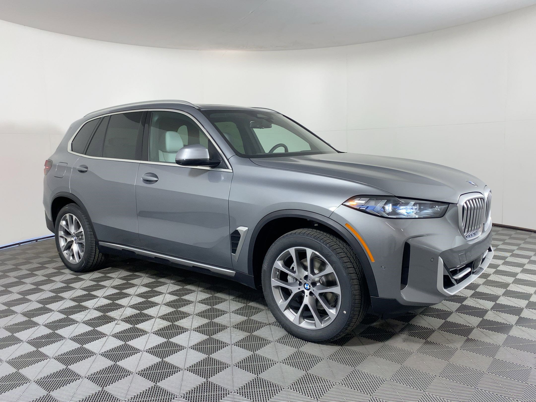 Used 2026 BMW X5 sDrive40i w/ Premium Package image 6