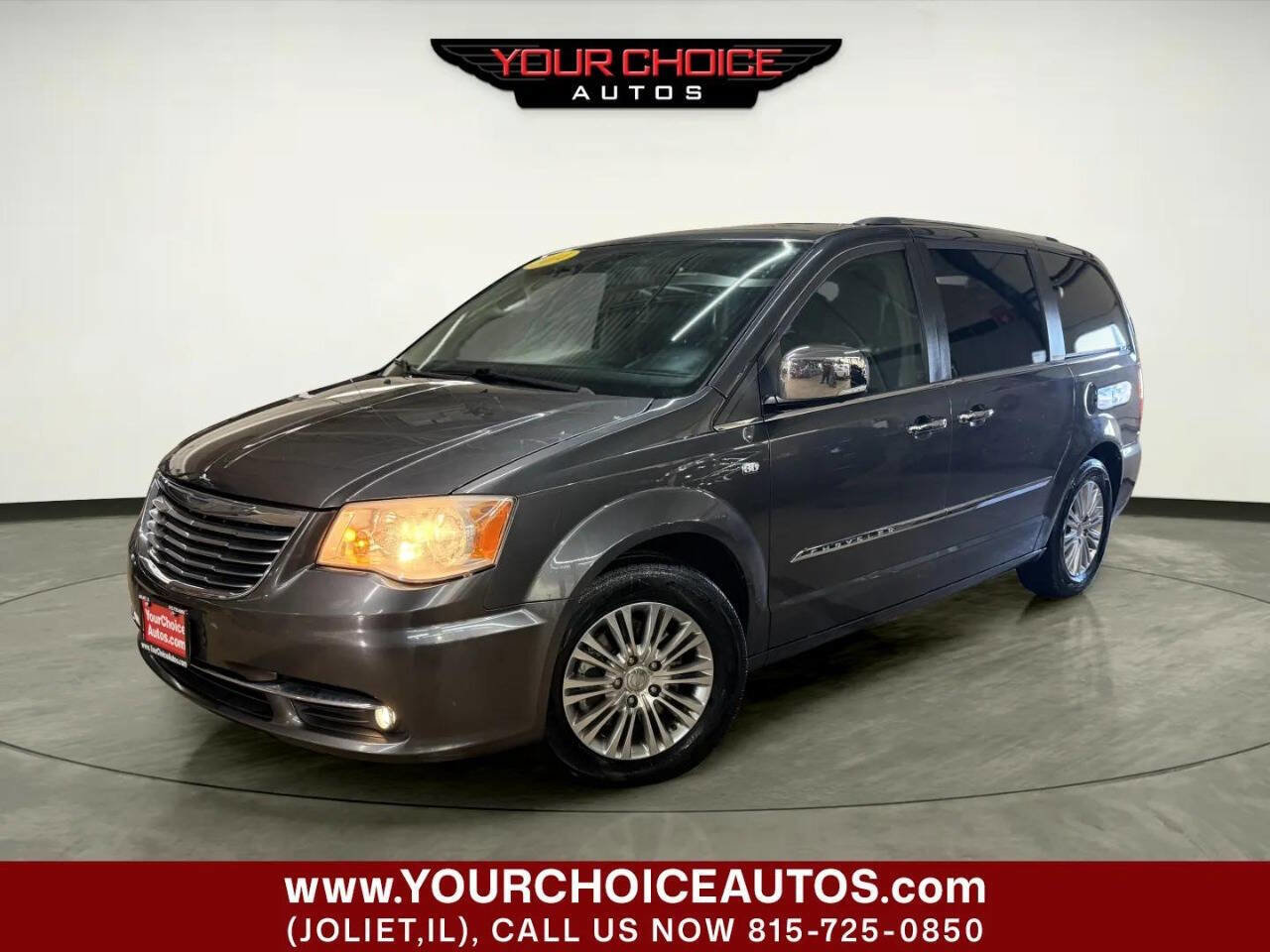 Used 2014 Chrysler Town & Country Touring-L image 1