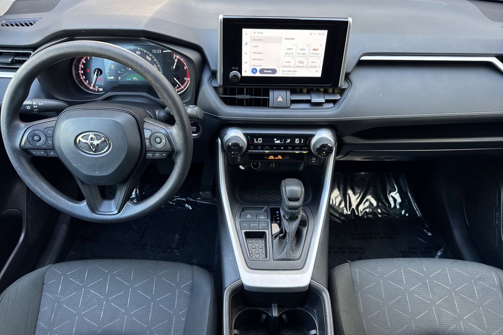 Used 2025 Toyota RAV4 XLE FWD image 16