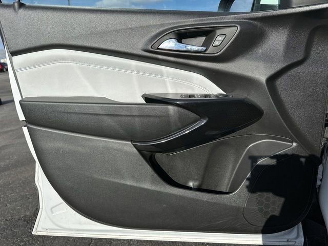 Used 2025 Chevrolet Trax LT image 22