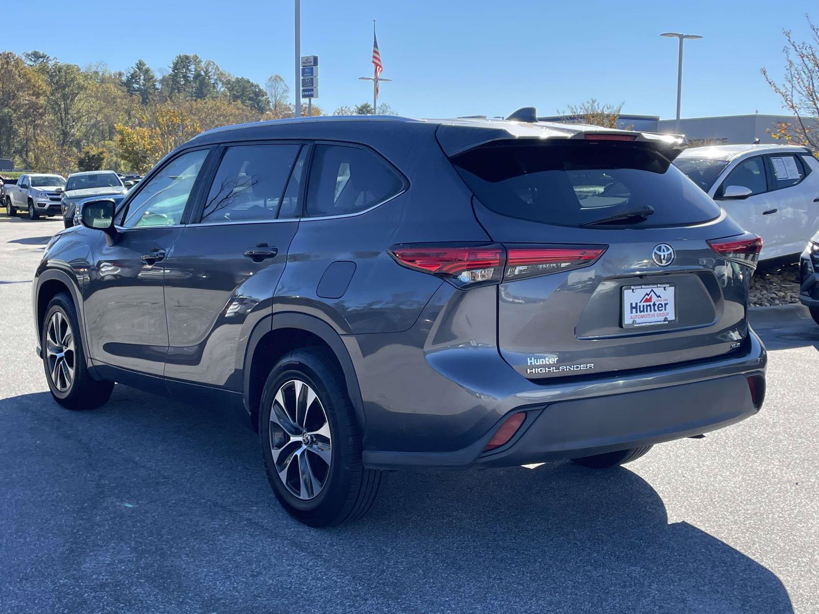 Used 2020 Toyota Highlander XLE FWD image 26