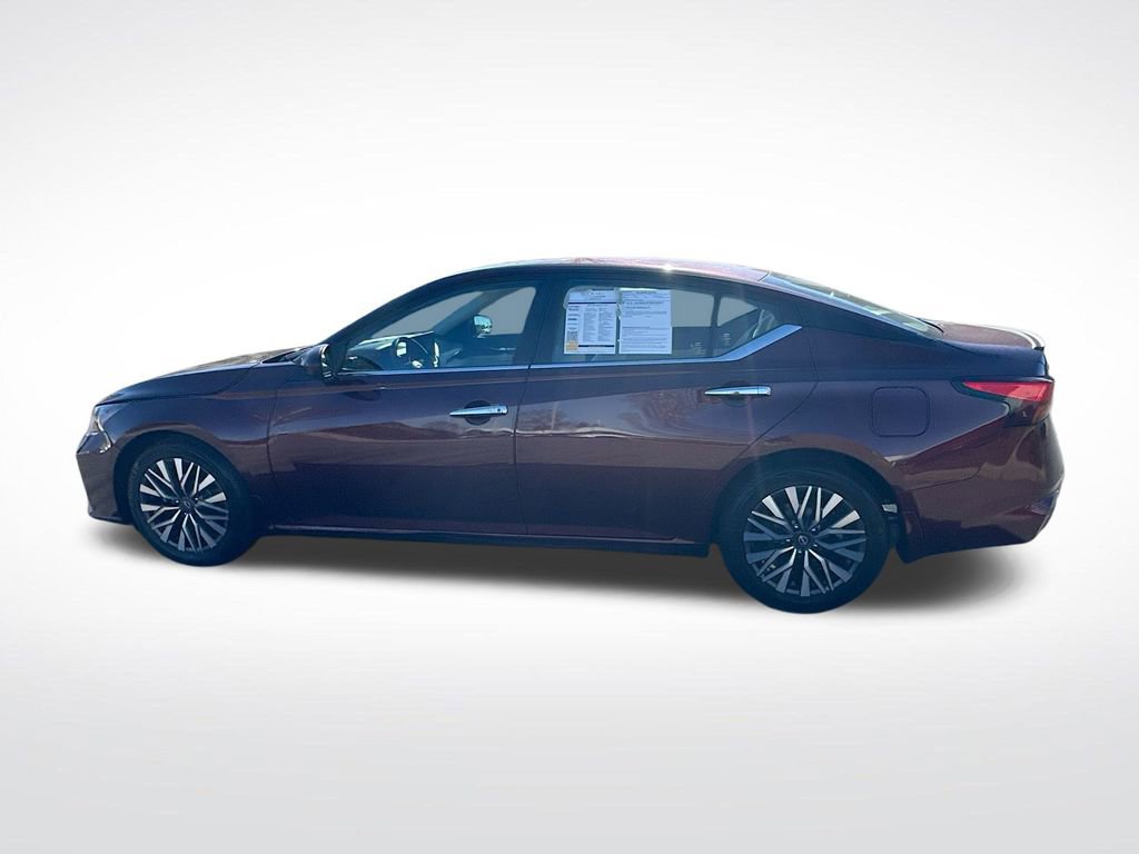 Used 2023 Nissan Altima 2.5 SV w/ SV Premium Package image 4