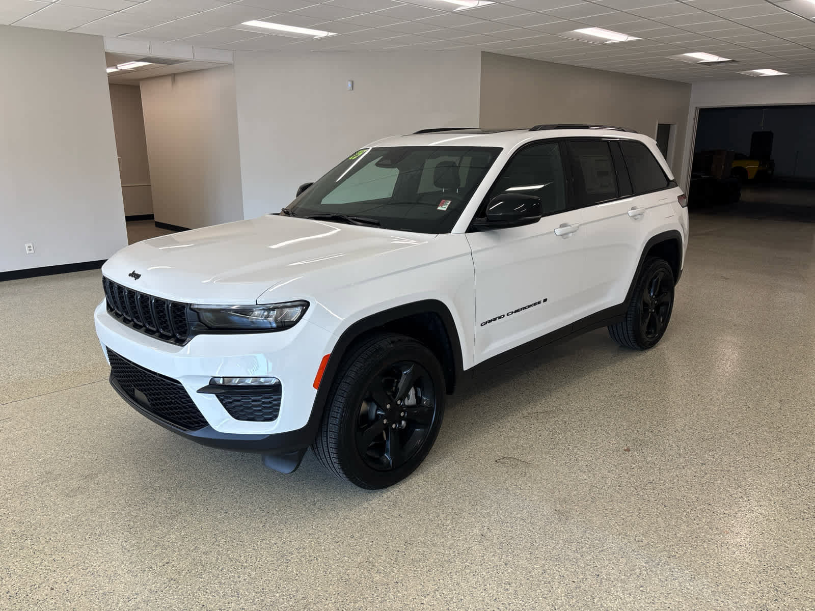 New 2025 Jeep Grand Cherokee Limited w/ Black Appearance Package