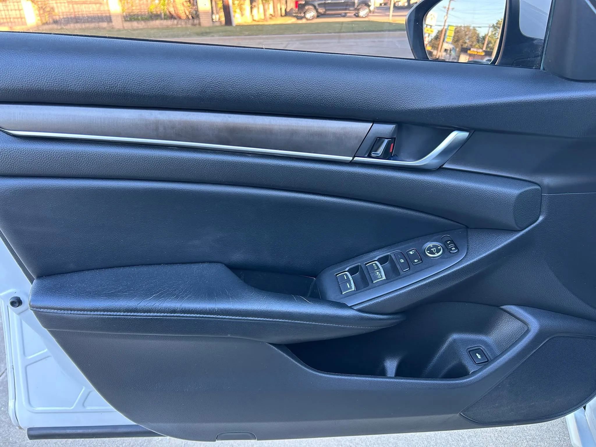 Used 2018 Honda Accord LX image 16