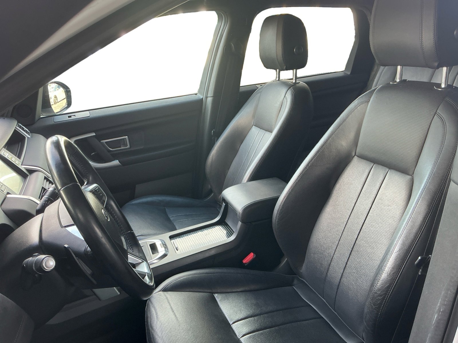 Used 2018 Land Rover Discovery Sport SE image 9