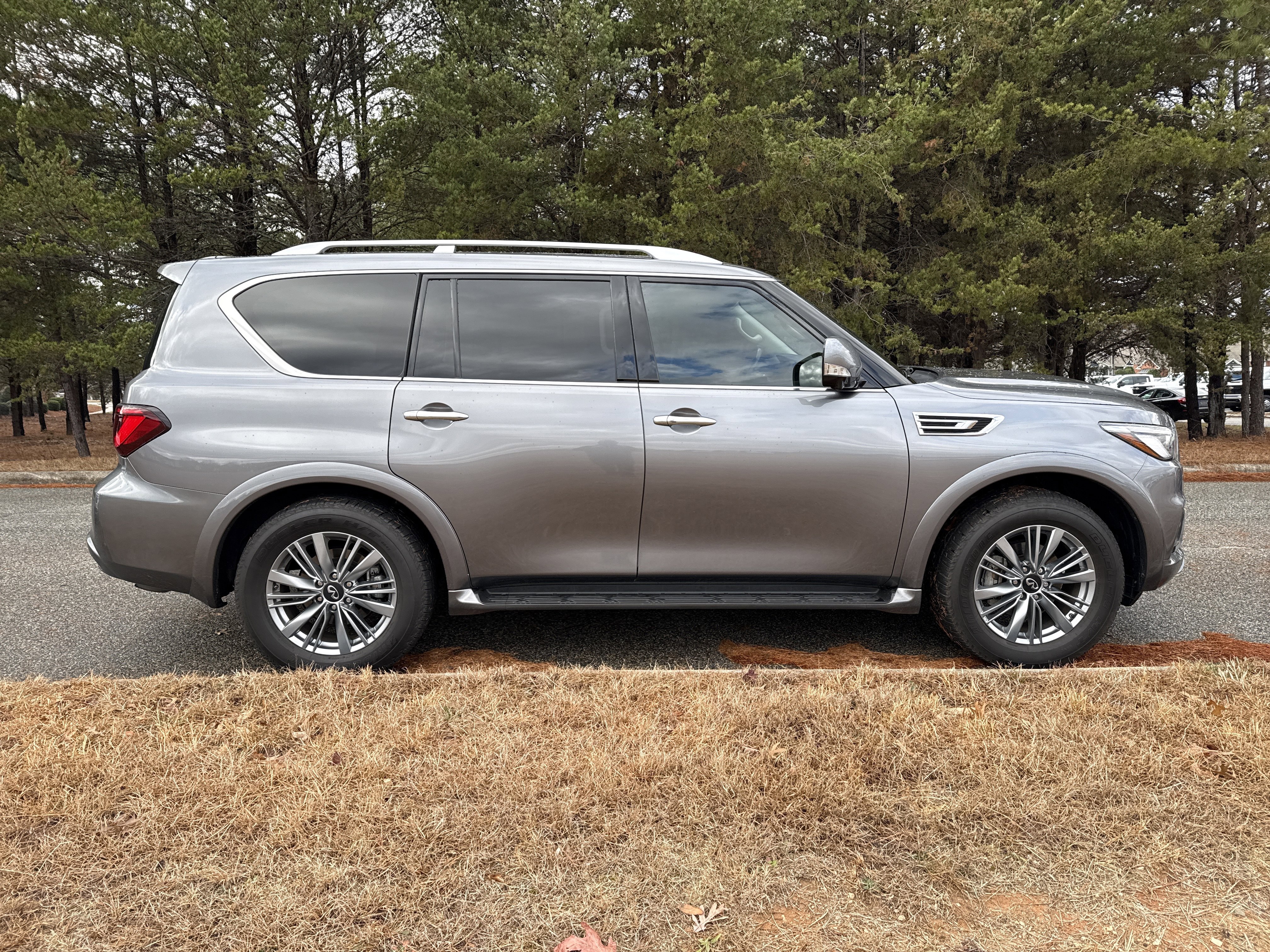 Used 2021 INFINITI QX80 Luxe w/ Cargo Package image 11