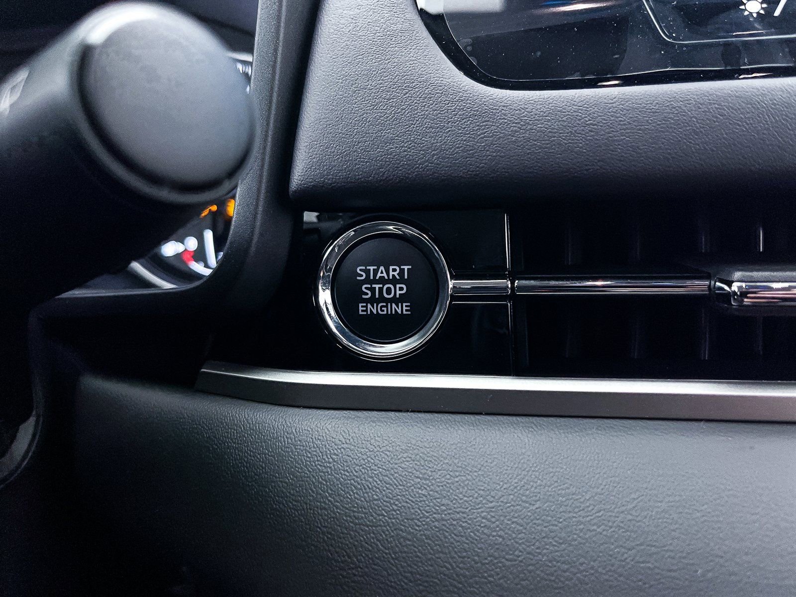 New 2025 Mitsubishi Outlander ES image 16