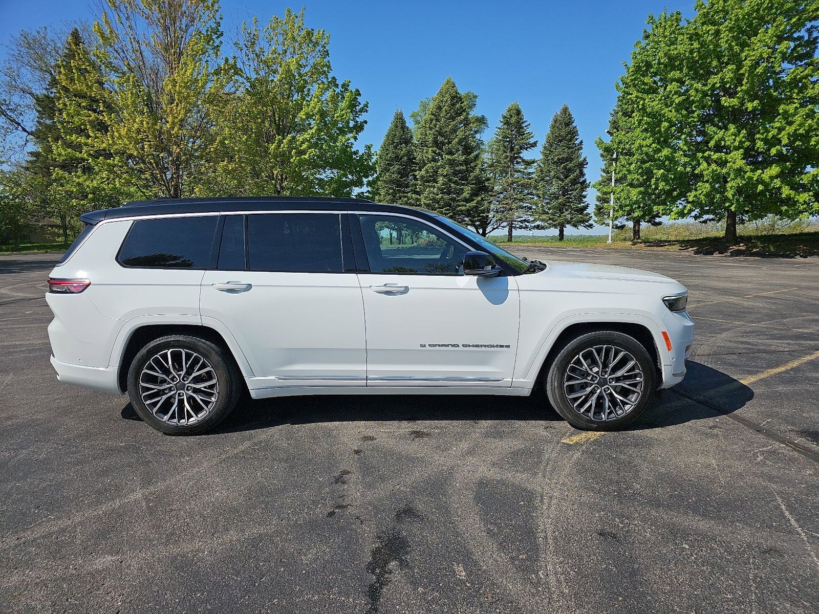 Used 2024 Jeep Grand Cherokee L Summit AWD/4WD image 7