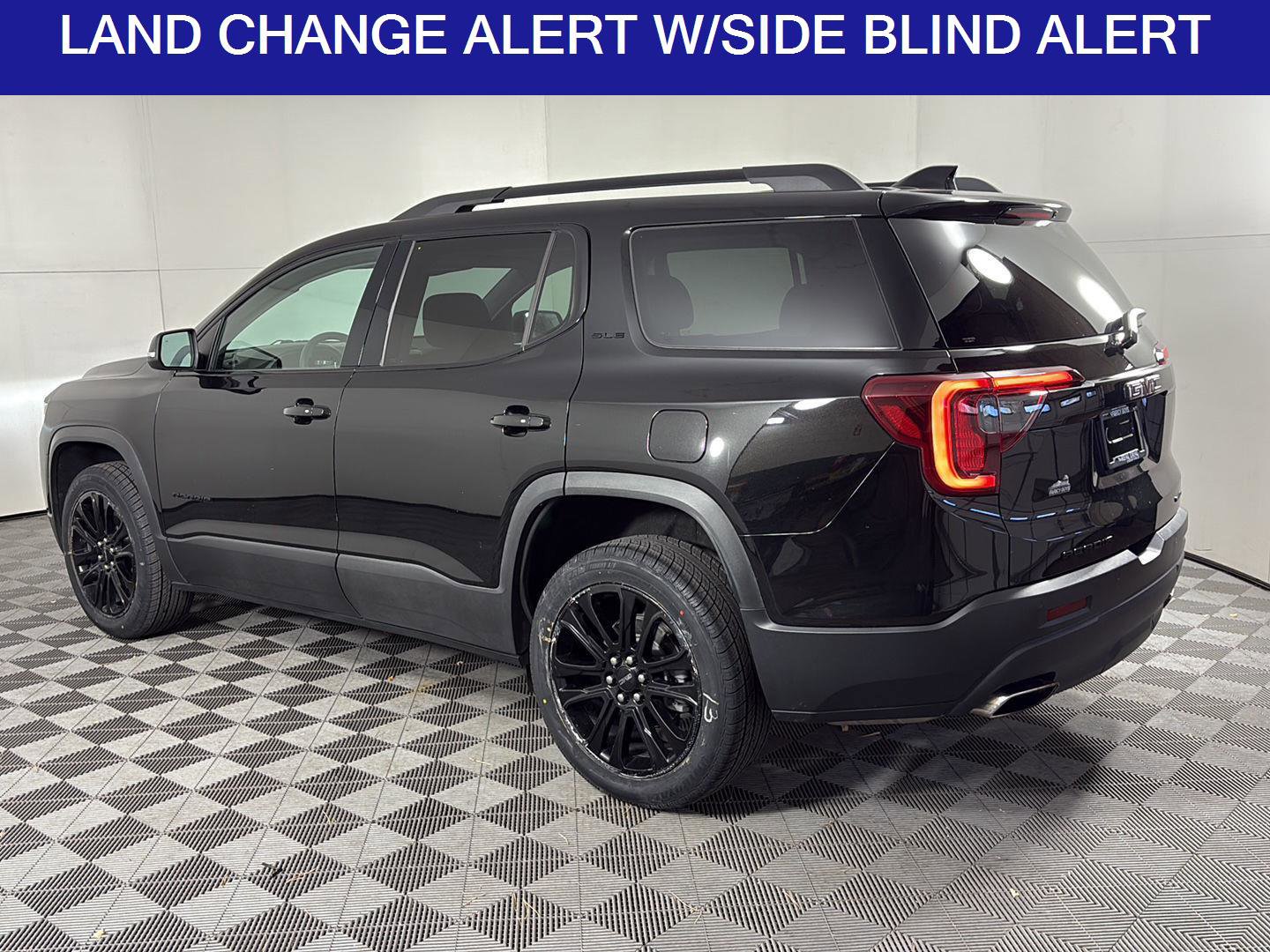 Used 2022 GMC Acadia SLE w/ Driver Convenience Package image 7