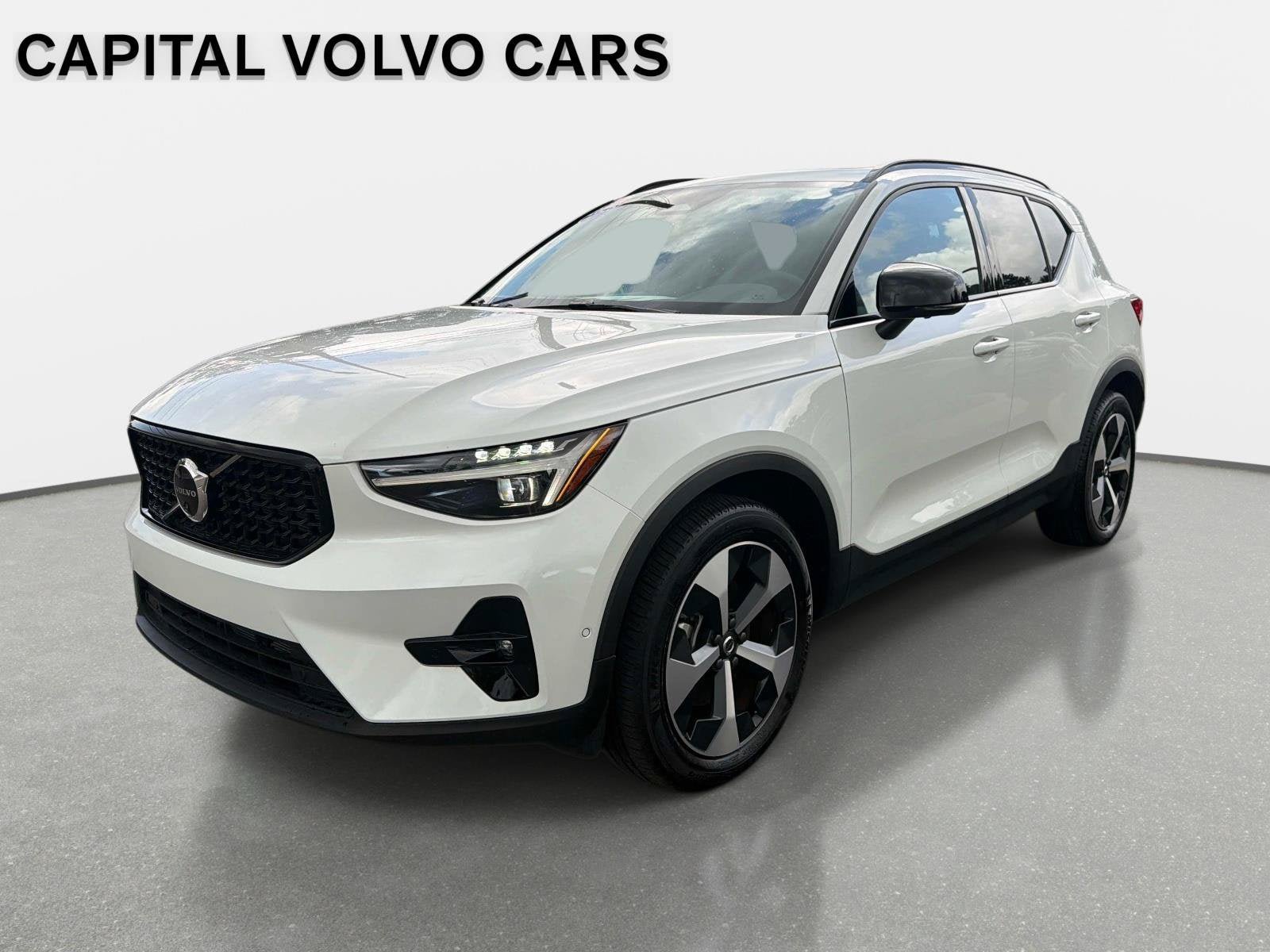 Used 2026 Volvo XC40 B5 Plus AWD/4WD image 1