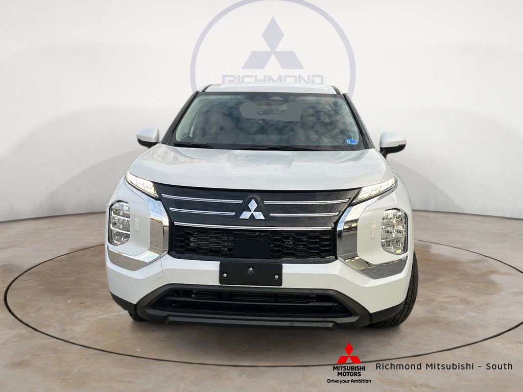 New 2026 Mitsubishi Outlander ES image 8