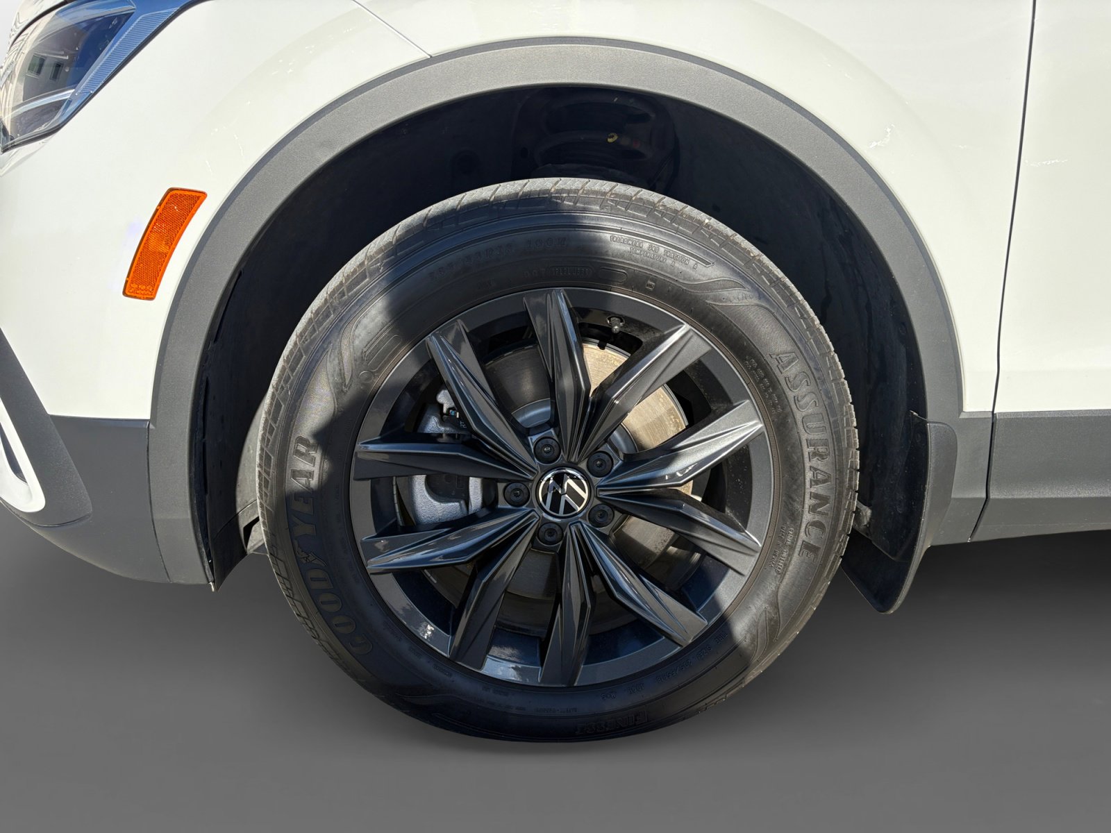 Certified 2024 Volkswagen Tiguan SE w/ Panoramic Sunroof Package image 19