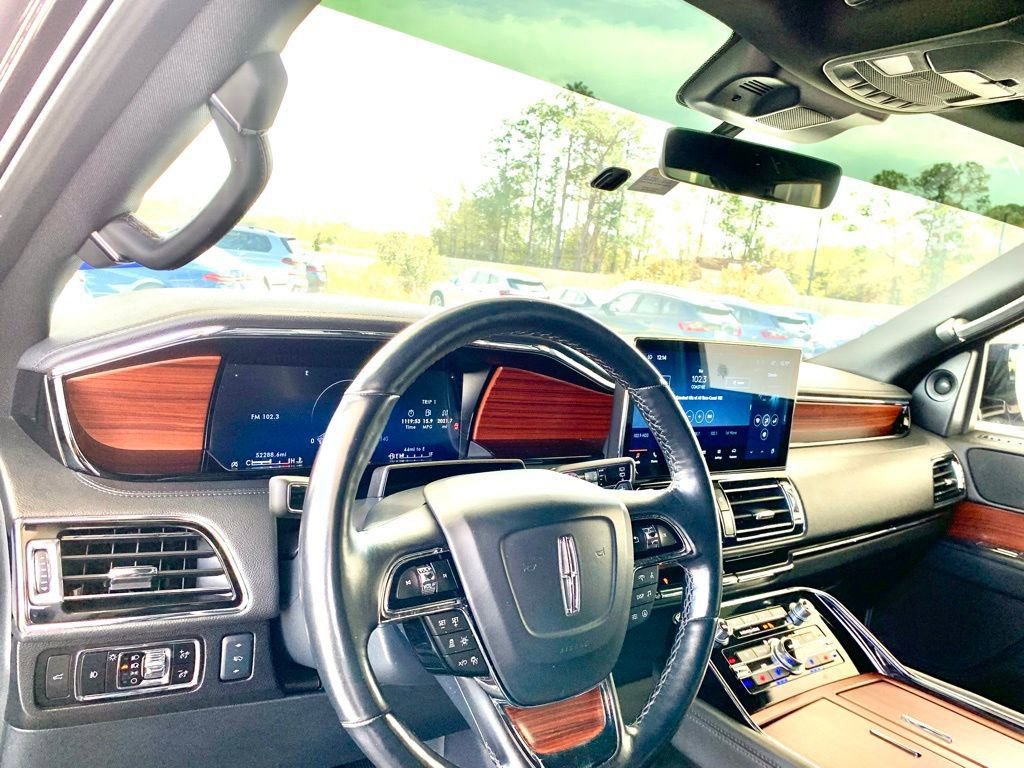 Used 2024 Lincoln Navigator L Premiere image 13