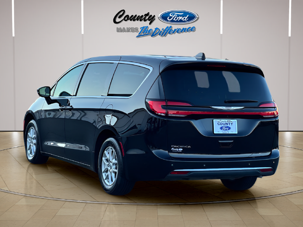 Used 2025 Chrysler Pacifica Select FWD image 6