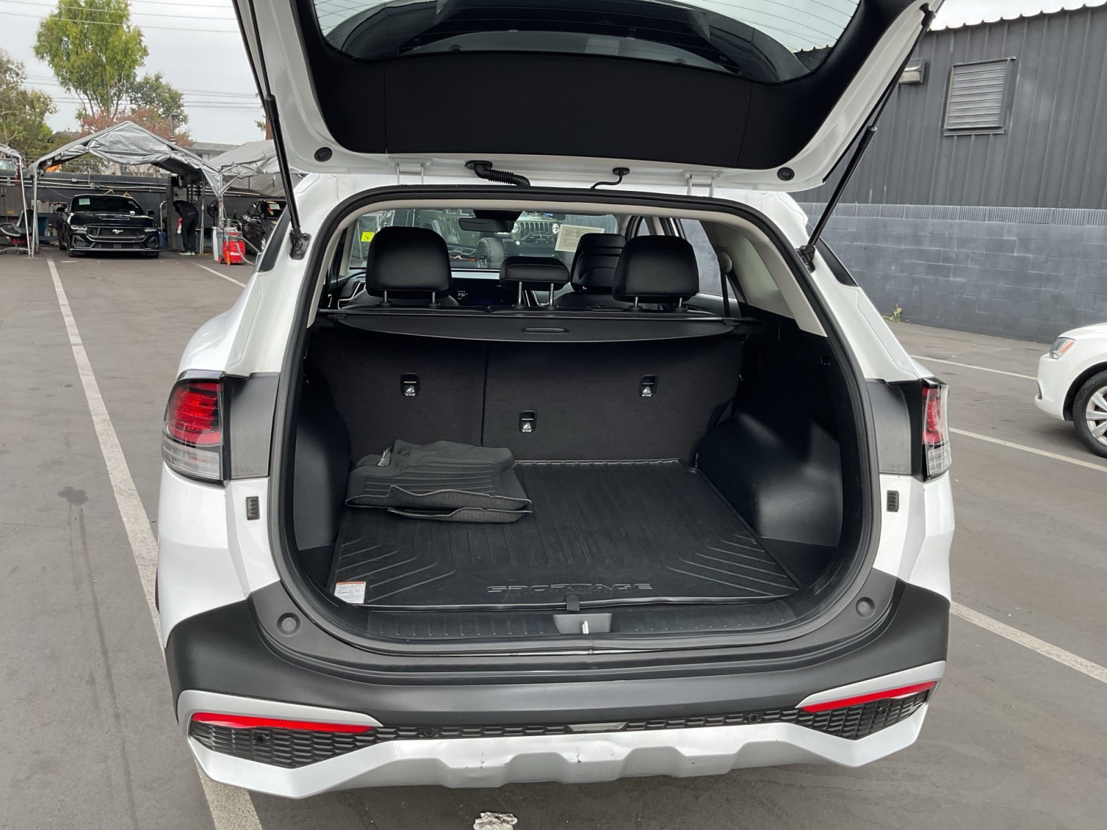 Used 2025 Kia Sportage EX FWD image 25