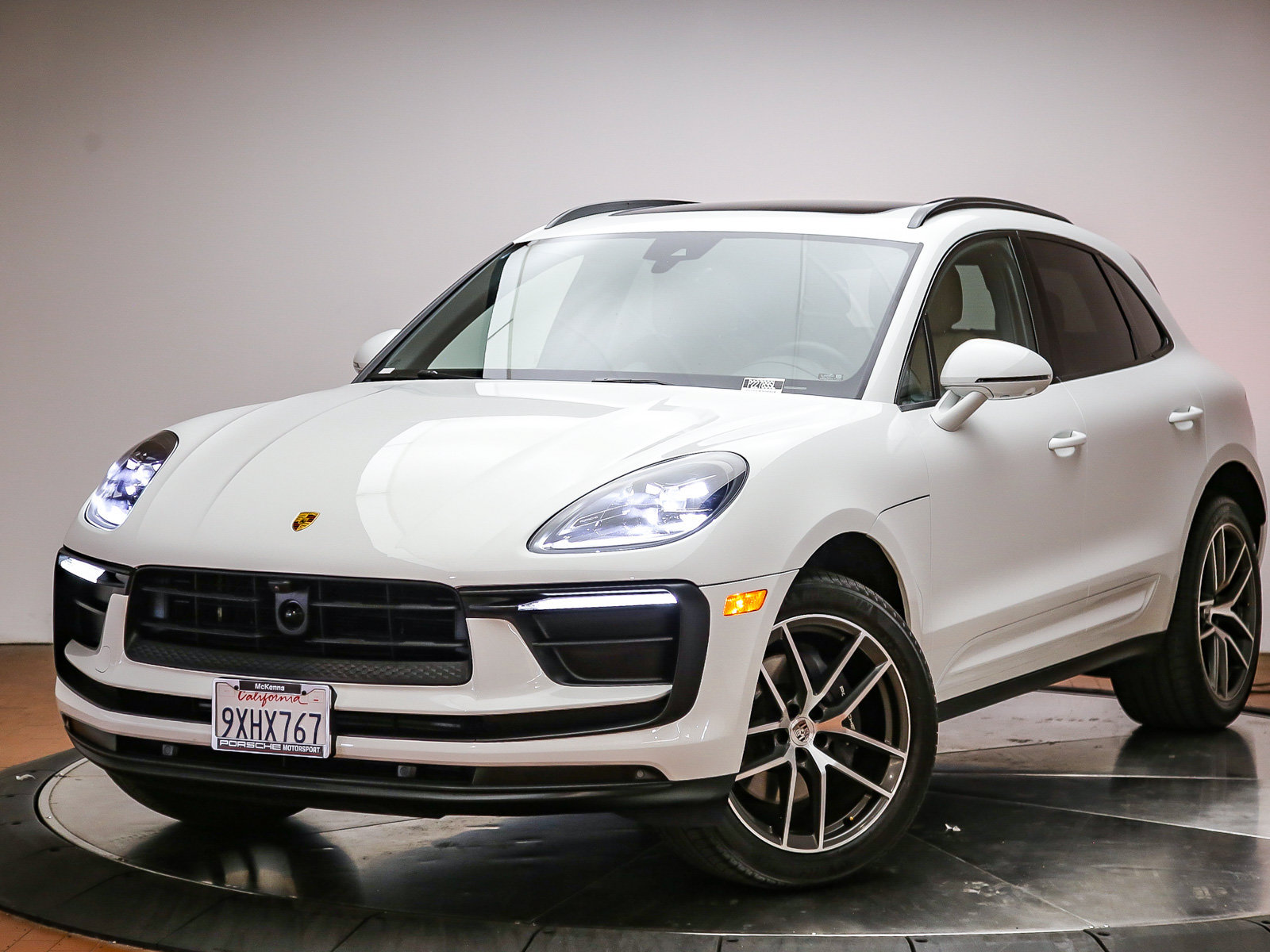Certified 2025 Porsche Macan 4S Electric AWD/4WD image 33