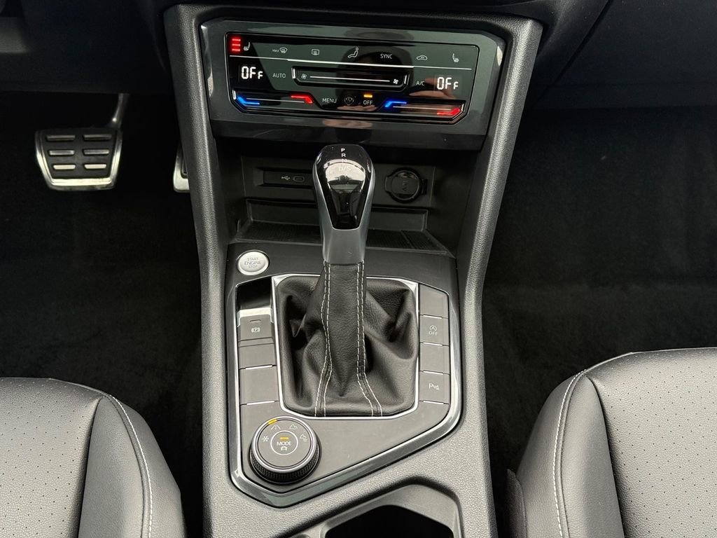 Used 2023 Volkswagen Tiguan SE R-Line AWD/4WD image 13