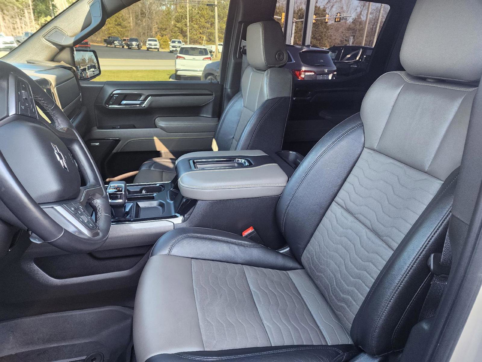 Used 2022 Chevrolet Silverado 1500 ZR2 image 9