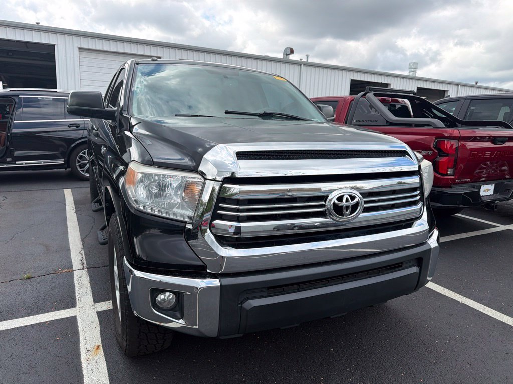 Used 2017 Toyota Tundra SR5 w/ SR5 Upgrade Package AWD/4WD image 5