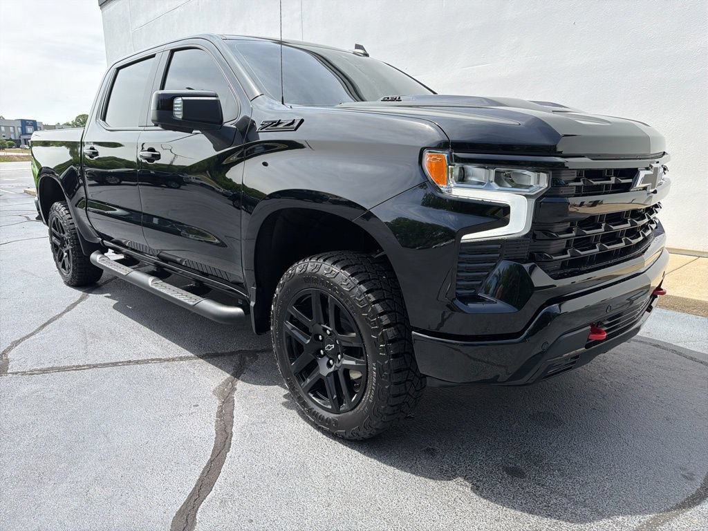 Used 2024 Chevrolet Silverado 1500 LT Trail Boss w/ LT Trail Boss Premium Package AWD/4WD image 2