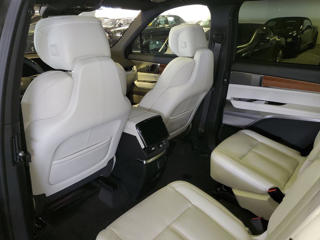 New 2027 Cadillac Vistiq Sport AWD/4WD image 10