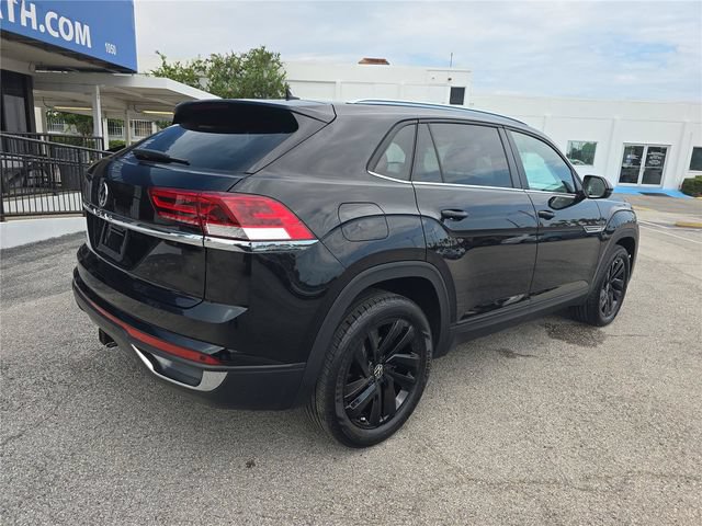 Used 2023 Volkswagen Atlas Cross Sport SE w/ Panoramic Sunroof Package FWD image 3