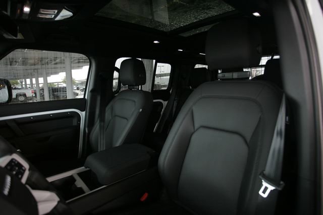 Used 2025 Land Rover Defender 110 X-Dynamic SE image 9