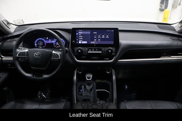 Used 2024 Toyota Grand Highlander Limited FWD image 29
