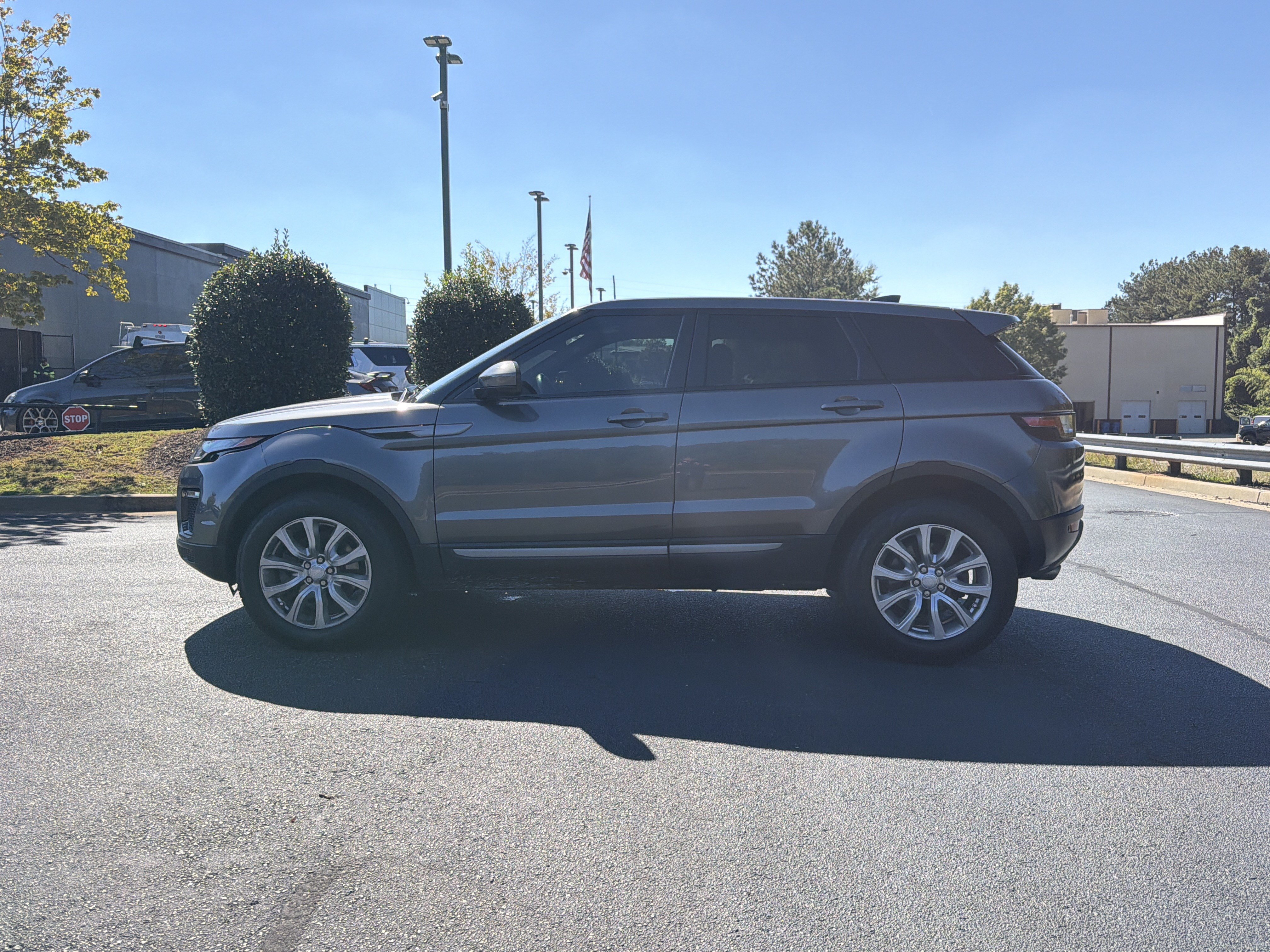 Used 2019 Land Rover Range Rover Evoque SE AWD/4WD image 11