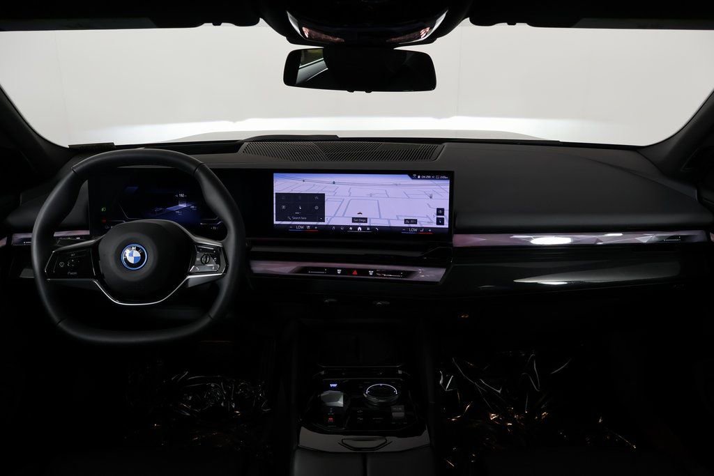 Used 2025 BMW i5 xDrive40 image 8