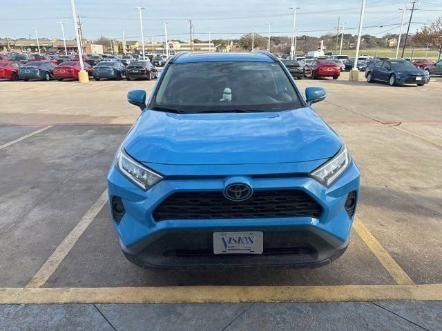 Used 2021 Toyota RAV4 XLE w/ Convenience Package image 2