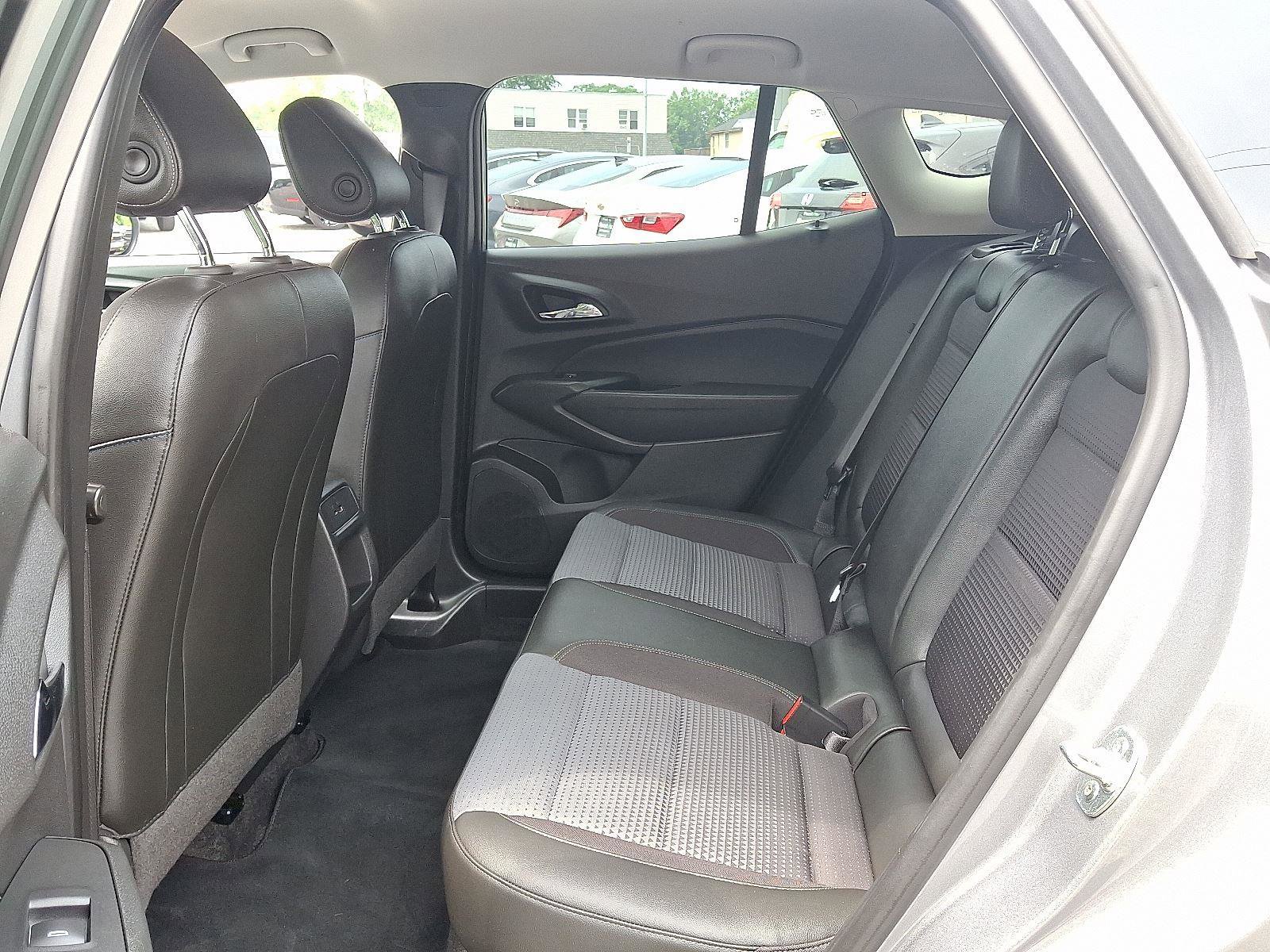 Used 2024 Chevrolet Trax LT w/ LT Convenience Package image 12