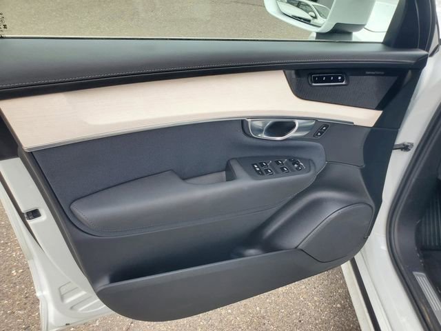 Used 2025 Volvo XC90 B5 Ultra AWD/4WD image 10