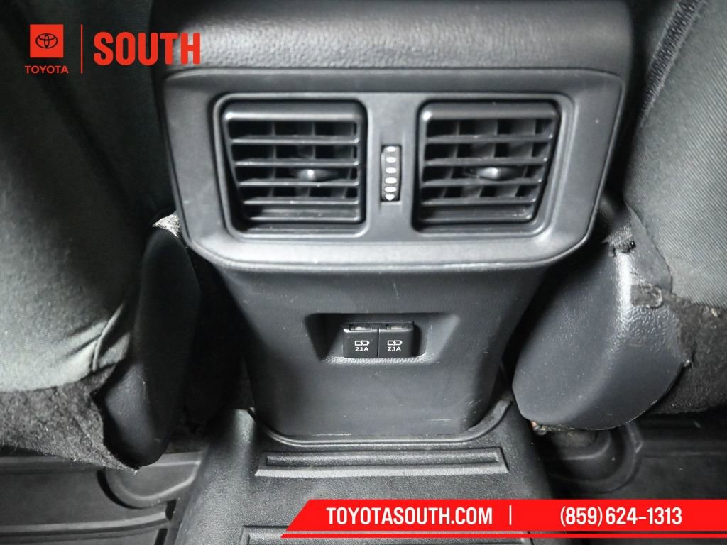 Used 2019 Toyota RAV4 XLE w/ Carpet Mat Package AWD/4WD image 25