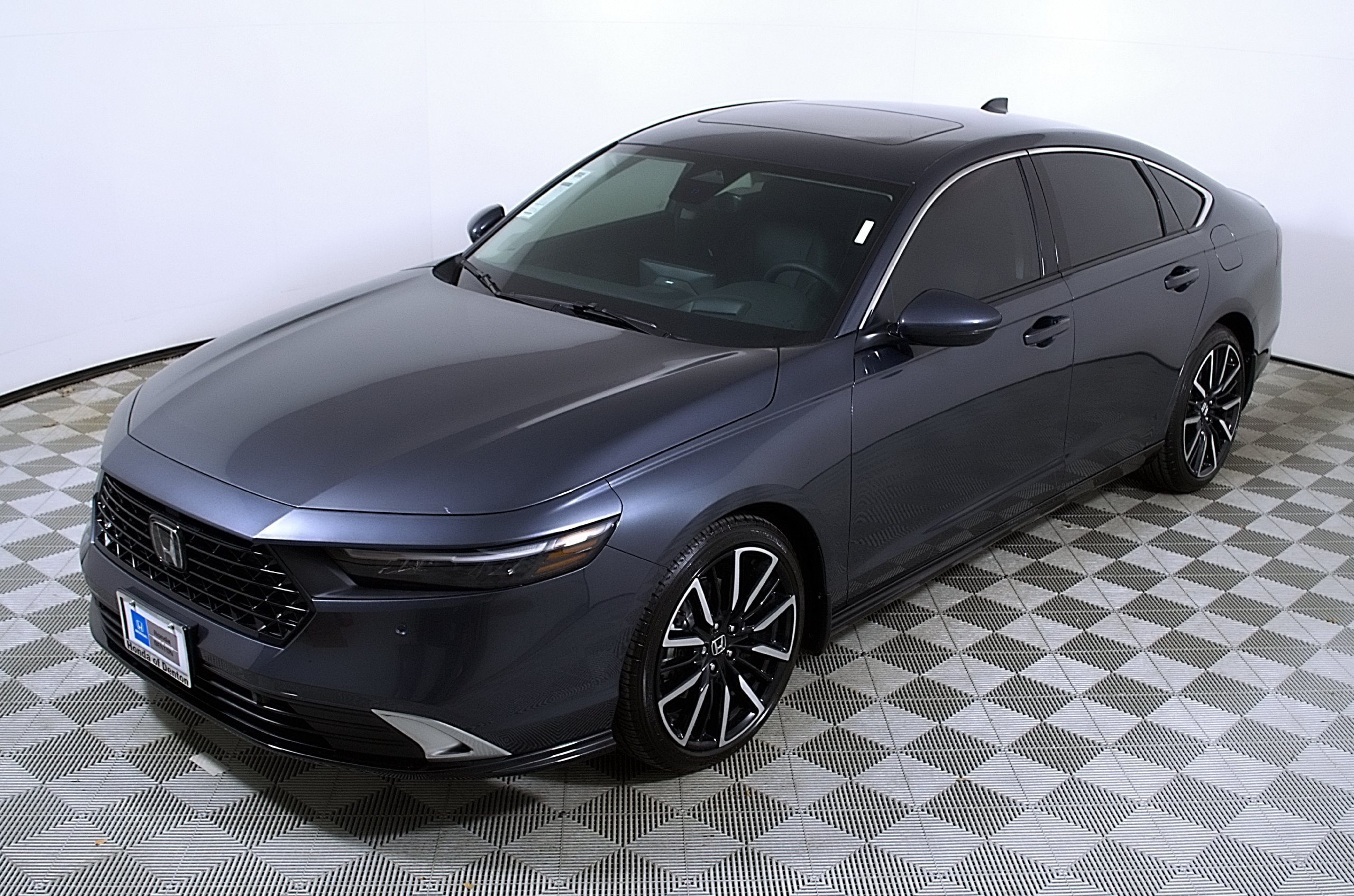 Used 2023 Honda Accord Touring image 3