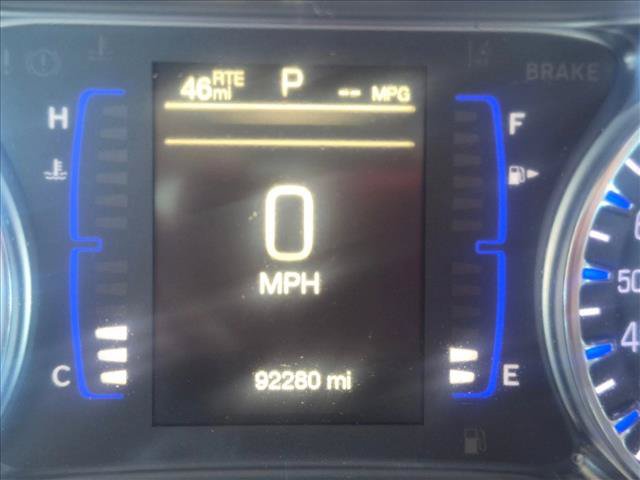 Used 2016 Chrysler 200 Limited w/ Anniversary Edition FWD image 11