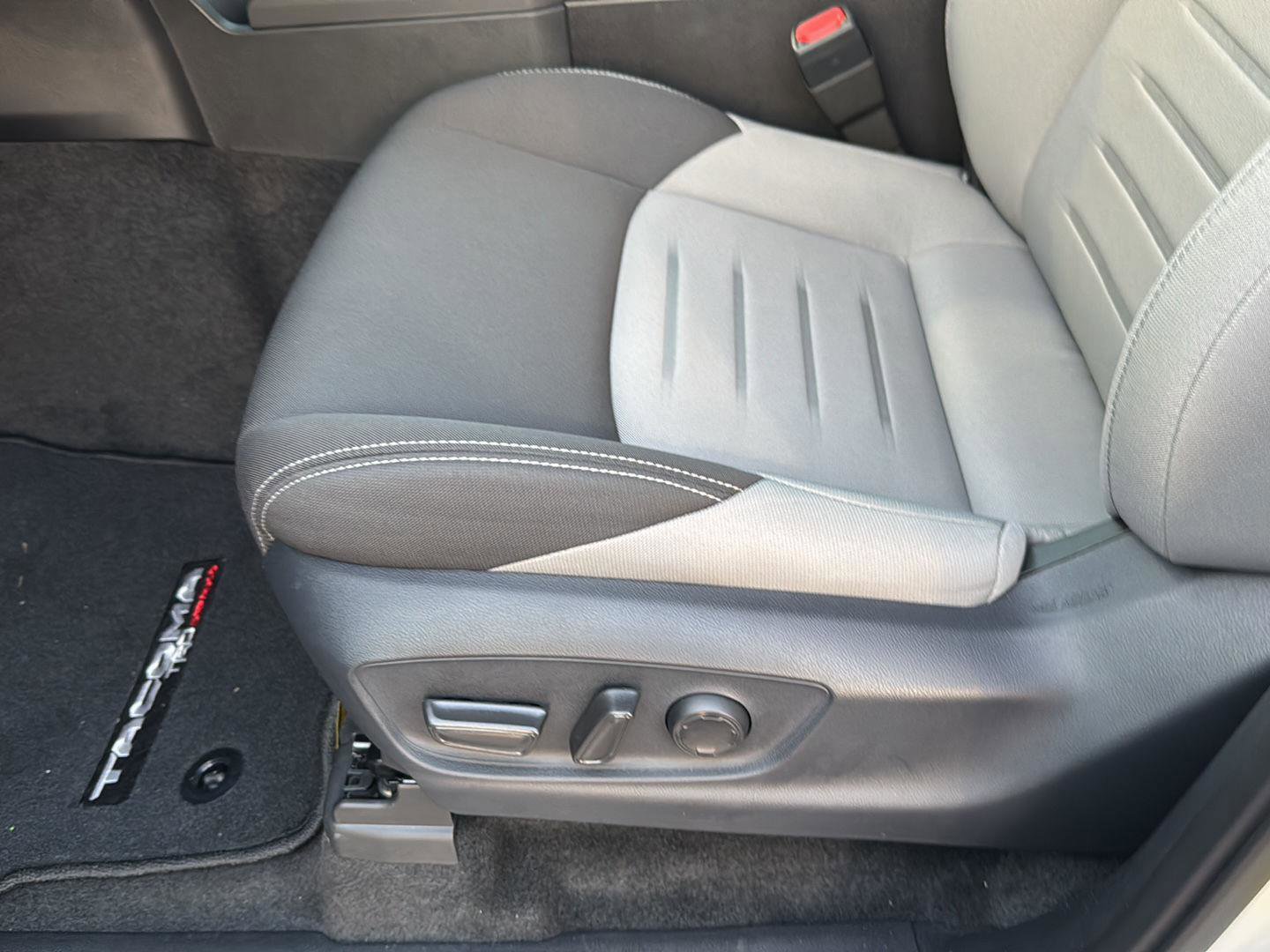 New 2025 Toyota Tacoma TRD Off-Road image 28