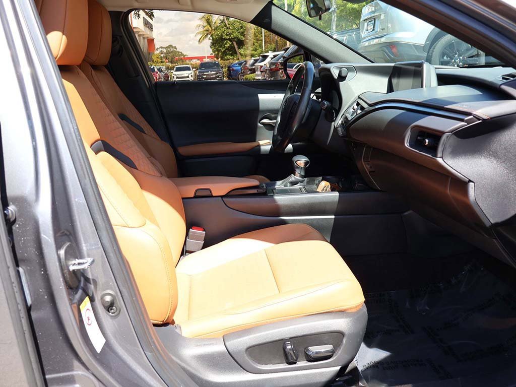 Used 2019 Lexus UX 200 image 30