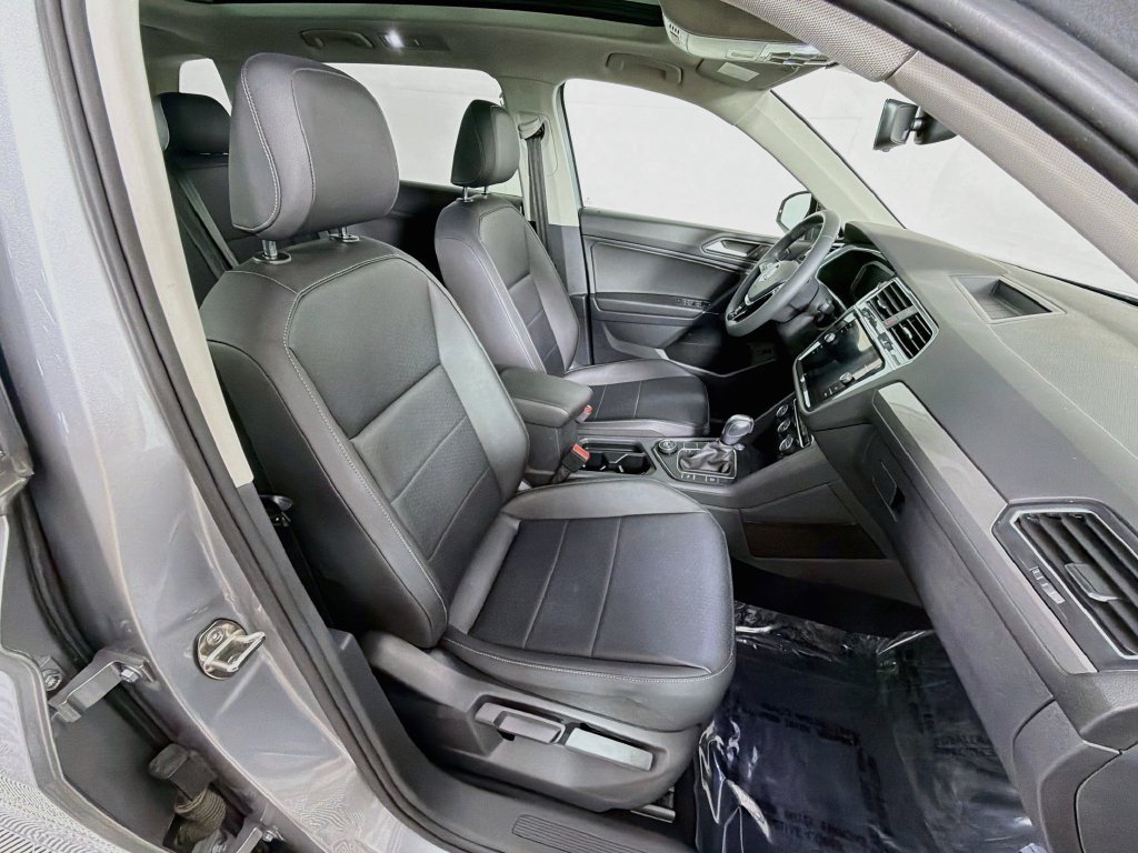 Used 2020 Volkswagen Tiguan SEL AWD/4WD image 28