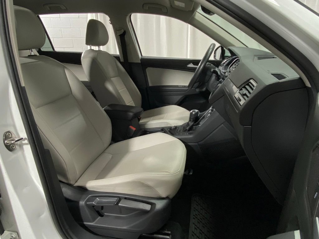 Used 2020 Volkswagen Tiguan SE w/ 3rd Row Seat Package AWD/4WD image 32