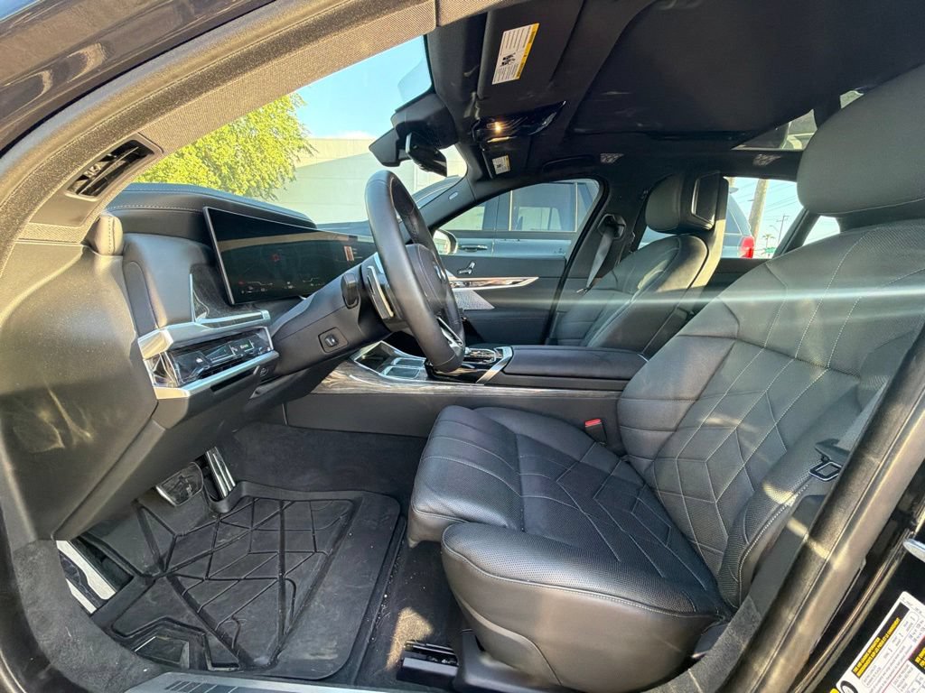 Used 2024 BMW 760i xDrive w/ Executive Package AWD/4WD image 4