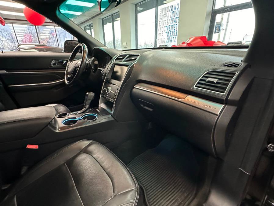 Used 2016 Ford Explorer Limited FWD image 38