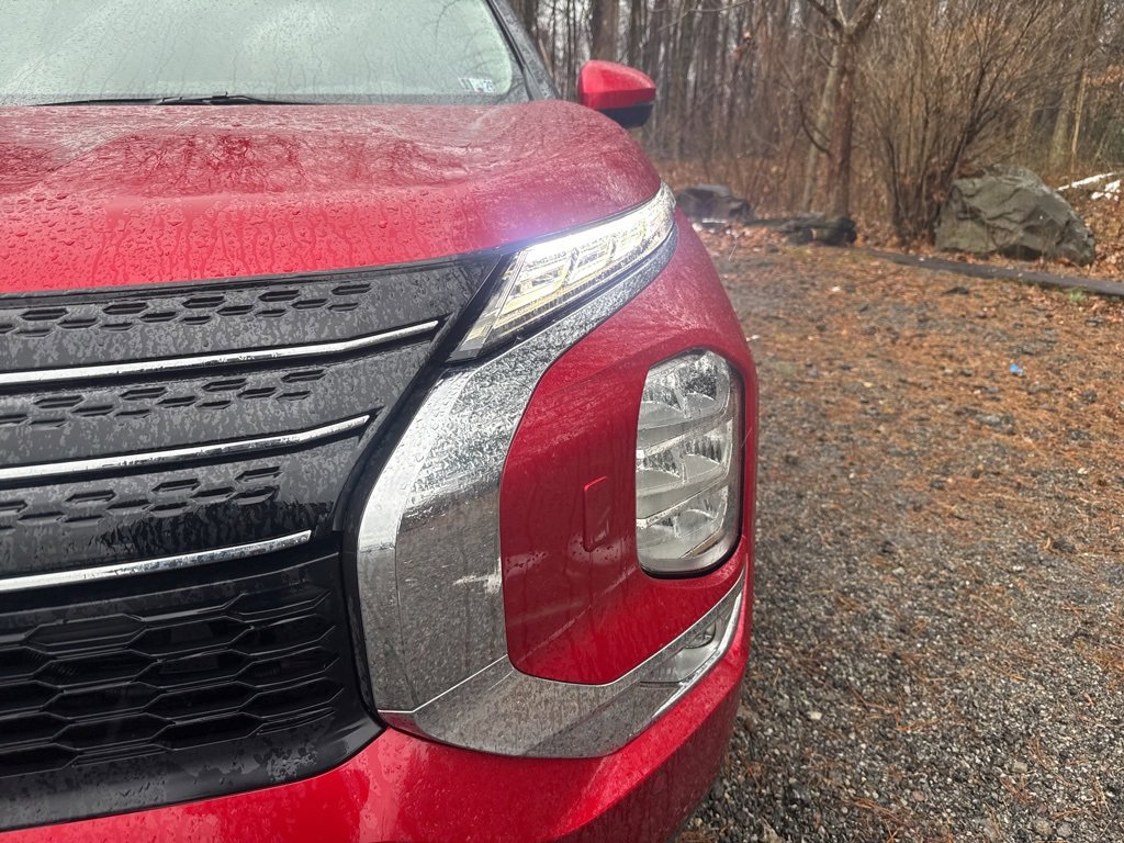 Used 2022 Mitsubishi Outlander SE image 3